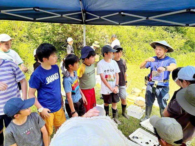 関西小の豊岡・神鍋コース（7月21～23日）では、「玄武洞（げんぶどう）」や「兵庫県立コウノトリの郷公園」を訪問。生徒は「自然を守るためにできることを考えたい」と