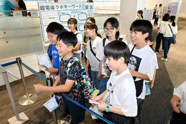 東京小の山梨・河口湖コース（7月22～24日）。山梨県立リニア見学センターへの訪問や富士山科学研究所などで自然観察を実施。環境保護や最先端の科学技術について学んだ