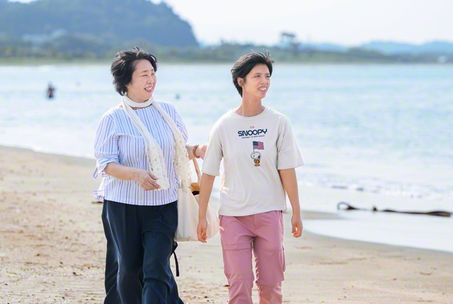 「私は勝った。京華も勝った」と有村さんは言った。何ものも母娘から幸せを奪うことはできない。二人の笑顔が、その証しだ