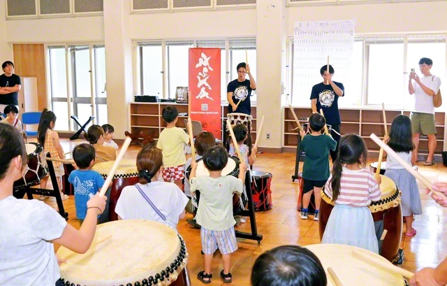 舞太鼓あすか組によるワークショップ（金沢市のいしかわ子ども交流センターで）