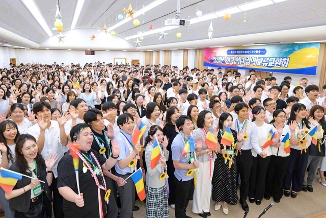 信心の喜びと情熱が響き合った京畿・仁川の集い。地域の広布史などを学び合い、各部の懇談会も行われた（仁川文化会館で）