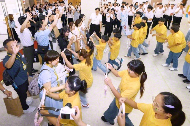 大田で行われた交歓会では宝の未来部員らが日本の青年を温かく歓迎した（大田文化会館で）