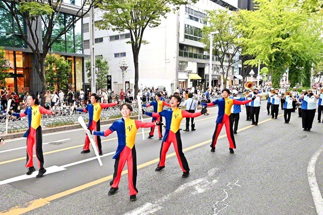音楽隊の創価中部ファーストスターズ（23日、名古屋市内で）