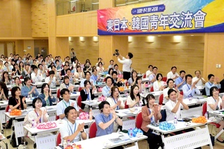 異体同心の団結で勇気は倍加！――前進の気概に満ちた「東日本・韓国青年交流団」研修の修了式（23日、ソウルの池田記念講堂・地涌ホールで）