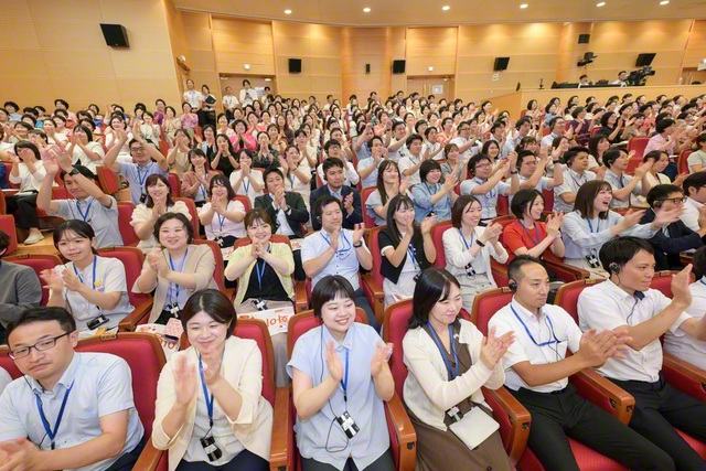 韓日青年躍動総会の意義を込めた幹部会に参加した東日本の青年たちが晴れやかな笑顔で