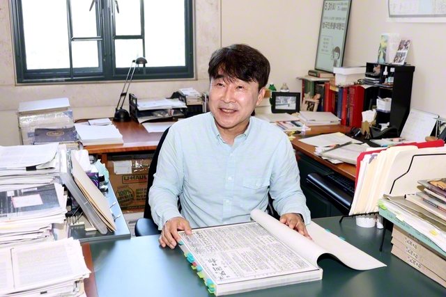 開学時からSUAで教えているドンヨン・ファン教授。「学生中心」「学生第一」の精神を胸に、誠実に学生と向き合っている