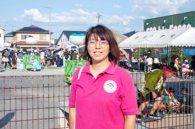 「子どもたちのことを考える時間が一番楽しいんです」と笑顔を見せる安田さん（宇城市内で）