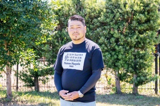 「SNSを通じて、地域の皆さんと情報を共有しています」と話す古庄さん（南区内で）