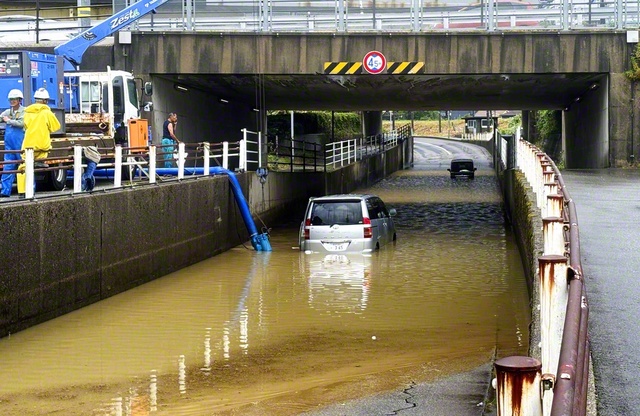 アンダーパスが冠水して車が立ち往生した（2025年8月、石川県金沢市内）