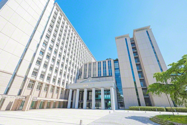 “市民に開かれた大学に”――創価大学の大学講座は、創立者・池田先生の提案でスタート。半世紀以上にわたって、延べ40万人が受講してきた