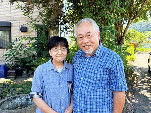 中村明公さん㊨と妻・節子さん