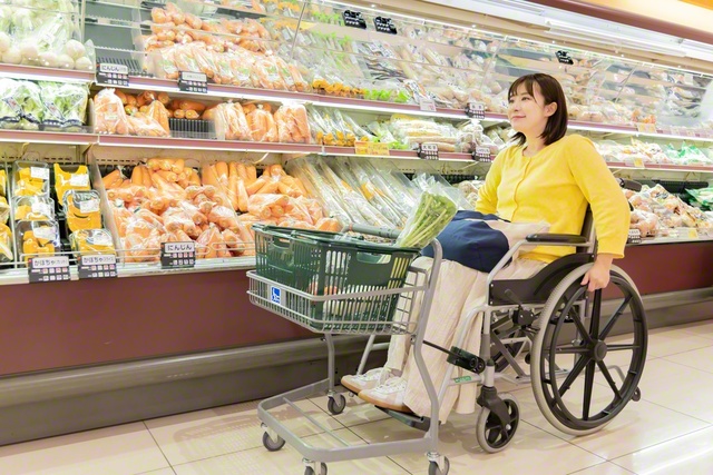 誰もが暮らしやすい社会を目指して（写真:イメージマート）
