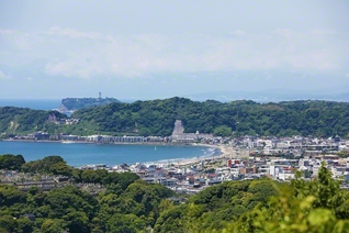 立正安国の法戦の舞台となった鎌倉の町並み。日蓮大聖人は「立正安国論」を最も重視し、諸御抄でも度々言及された。また、後世へと伝え残すため、御自身で何度も清書されてもいる