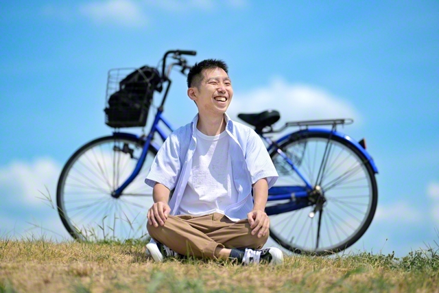 「誰かに尽くす生き方を貫くこと自体が幸せ」と羽生さん。母の言葉を胸に、愛用の自転車で励ましに駆けてきた