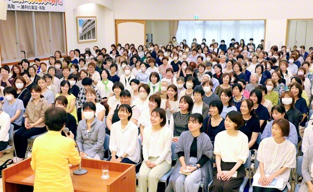 鳥取文化会館での鳥取総県女性部の大会