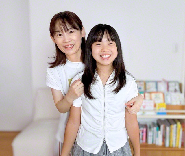 山口ひよりさん㊨は、母・亜紀子さんが人に尽くす姿を見て育った。困っている人がいたら放っておかない