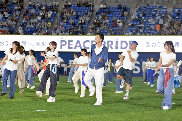 今月12日、横浜スタジアムで開催された神奈川ユースアクションフェス「PEACE　PRIDE」には3万人の青年が大結集。躍動感あふれるダンスをはじめ、若きエネルギーに満ちあふれていた