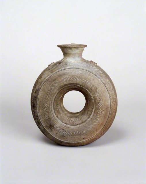 「環状瓶」　古墳/飛鳥時代（6世紀末～7世紀前半）　名古屋市博物館蔵