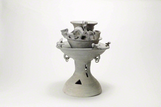 重要文化財「装飾子持壺付装飾器台」　古墳/飛鳥時代（6世紀後半）　倉吉市立倉吉博物館蔵（画像提供＝倉吉博物館）