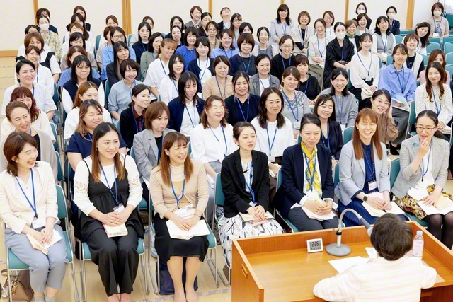 総埼玉の白ゆり大学校の修了式（埼玉国際女性会館で）