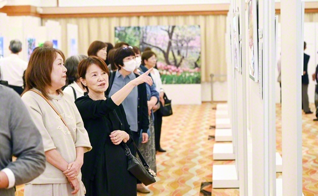 愛媛文化会館で始まった「自在なる眼――池田大作写真展」