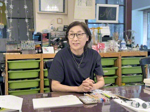 （公財）日本手芸普及協会評議員　カリグラフィー部門長　小田原真喜子さん