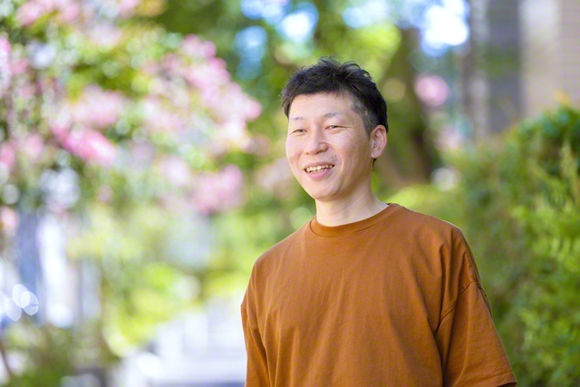 年を重ねるにつれ「勢い任せのメッキがはがれていきます」と笑う北岡さん。「自分らしく泥くさく歩いていきたい」と