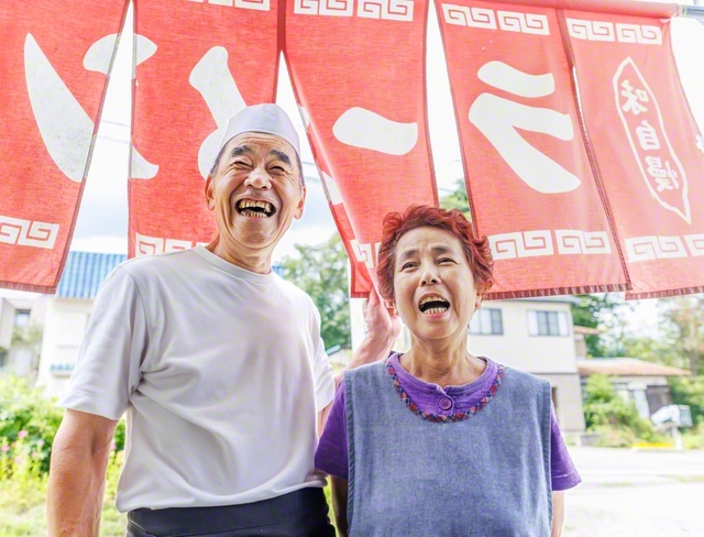 どこまでも、「報恩の誠」を貫く森泉さん㊧と妻・壽子さん