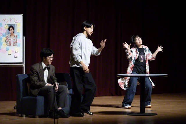 3年生の講堂演劇では、迫真の演技を披露。照明や小道具の製作などもすべて生徒が担った（東京・創価高校で）