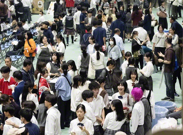 多くの来場者でにぎわう鳳友祭