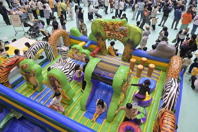 多くの家族連れが訪れたフェスでは、子どもたちが楽しめるキッズスペースも設けられた