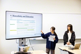 国際開発における教育の役割を学び、英語での発表や議論を通して多角的な思考を深める