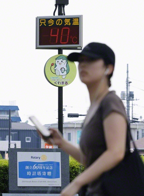 「40度」と表示された、群馬県伊勢崎市の温度計（本年7月）