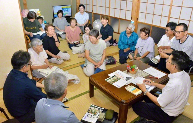 震災後初の開催となった熊本・宮原地区の座談会（25日、氷川町内で）