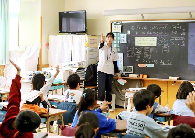 教育学部生が、早くから学校体験を重ねてきた八王子市内の公立小学校で、教育実習に臨む
