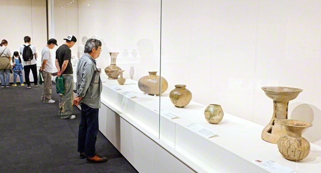 東京富士美術館で開幕した特別展「This　is　SUEKI」。来場者から「古代の人々がどうやってこの形を思いついたのか、想像しながら楽しめました」等の声が寄せられた