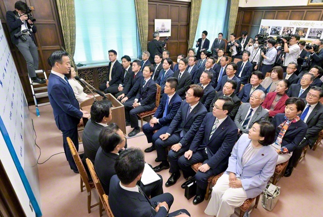 国民の期待に沿う政策の実現を誓い合った公明党両院議員総会＝国会内で
