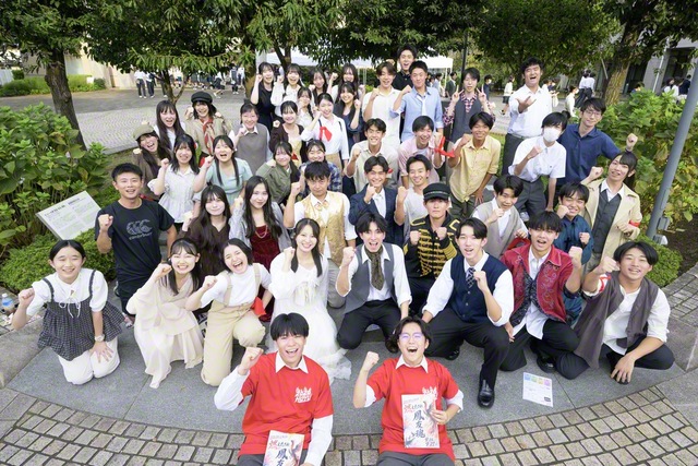 3年6組が笑顔で