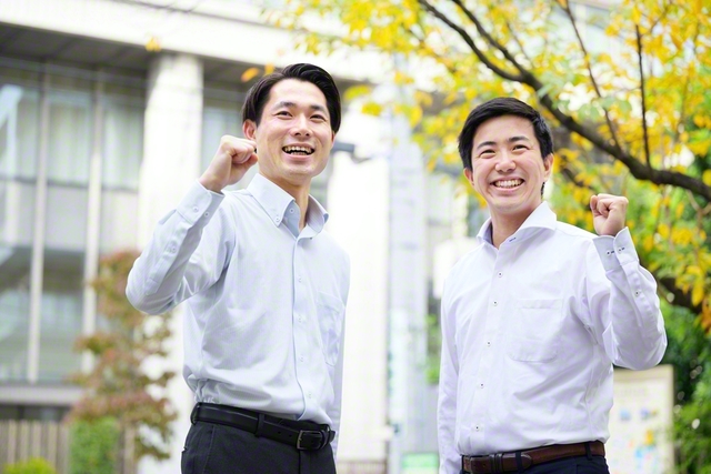 宝の友の挑戦に寄り添い、勇気のエールを――心一つに出発する大橋未来部長㊨と新任の田畑書記長