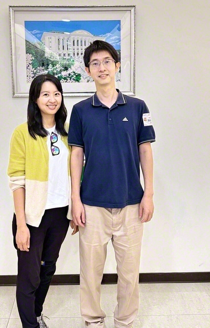 妻・謝昀珊さん㊧と陳薪元さん