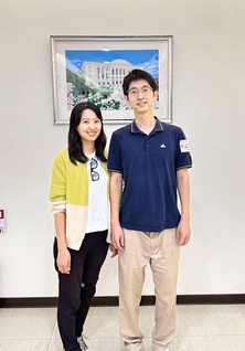 妻・謝昀珊さん㊧と陳薪元さん