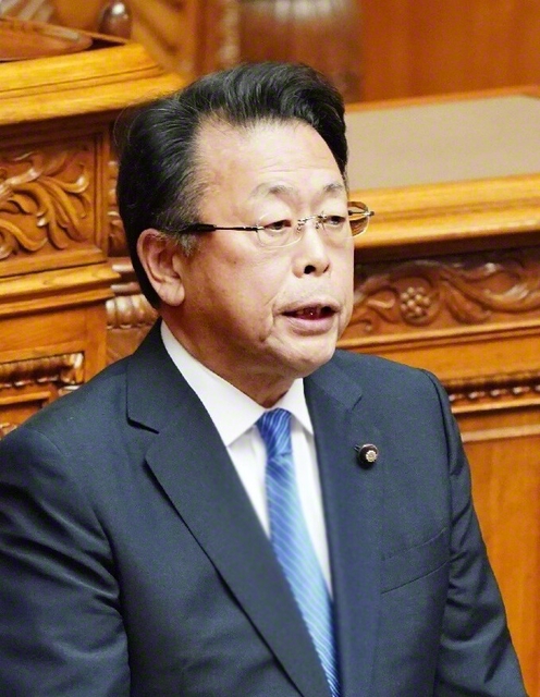 参院本会議で代表質問に臨む公明党の西田実仁幹事長＝国会内で