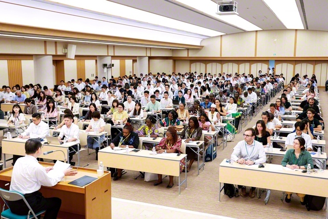 SGI青年研修会で、「大阪の戦い」70周年の講義を行う池田主任副会長（9月4日、東京・新宿区の金舞会館で）