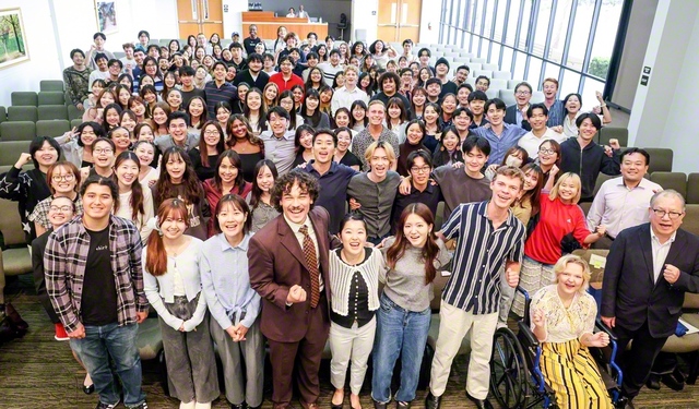 南カリフォルニア・パシフィック方面の学生部の集いに参加した友。会合ではジョーダン・ノダルセ方面学生部長、ナカザキ全米女子学生部長が平和の世紀を開くため、自身の人間革命に挑もうと訴えた　©World　Tribune/Yvonne　Ng