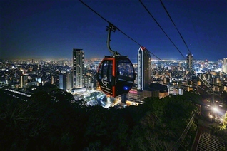 夜の乗車で神戸の夜景を一望
