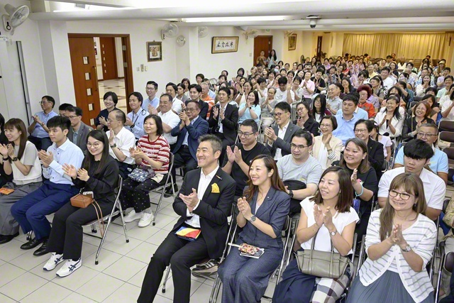 マカオ広布60周年と、池田先生の初訪問35周年を祝賀する記念大会（マカオ文化会館で）