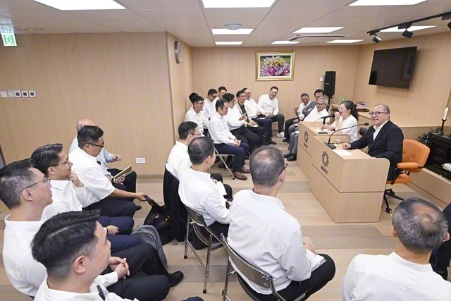 谷川SGI理事長と香港の支部長らとの懇談会（香港文化会館で）