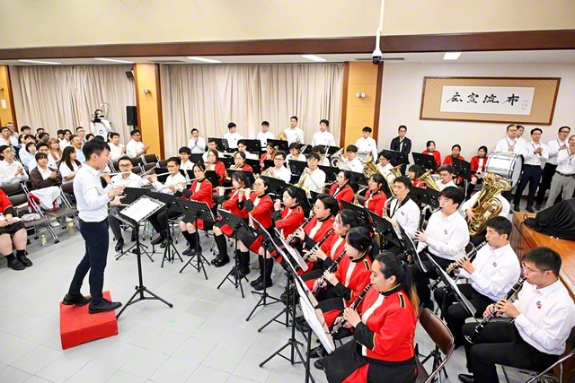 音楽隊・鼓笛隊が大会に花を添える演奏を披露