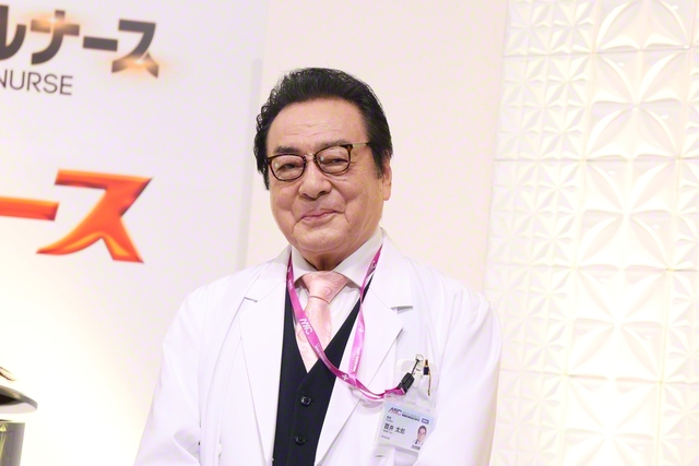 病院長・百井太郎役を務める高橋英樹