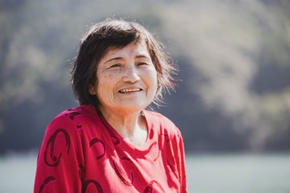 「悩んだときは、明るい方に目を向けるんです」。母から学んだ楽観主義は、宮﨑さんの生き方に根付いている